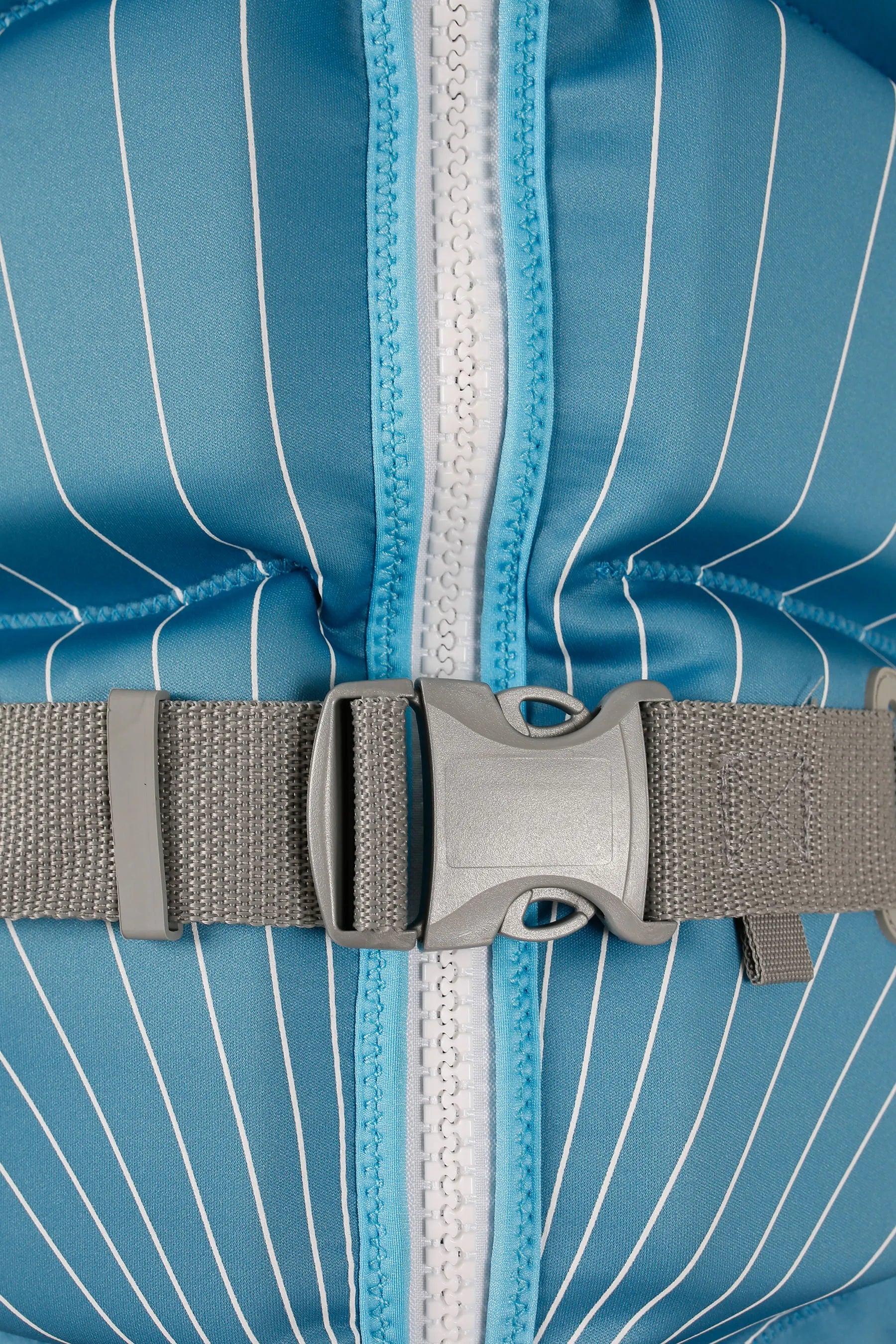 Jetpilot Allure Ladies Life Jacket - Blue with close up of white zipper and grey buckle — image 2