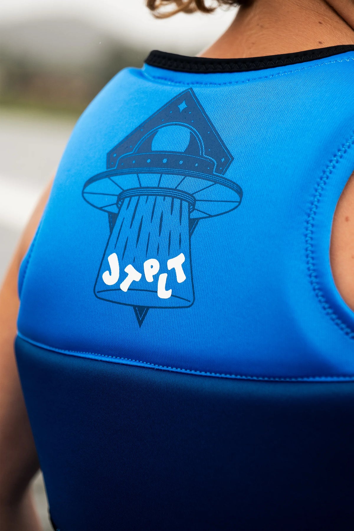 UFO JTPLT print on the back of the Blue Freeride Boys, worn by a young rider
