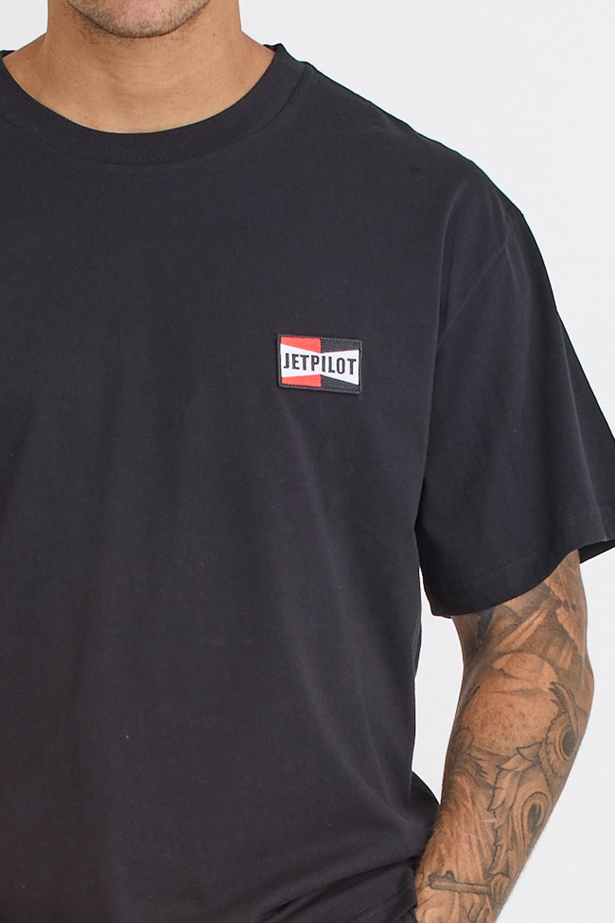 S24610 Jetpilot Vintage Badge Ss Tee - Black - 4 — view 02 (3)